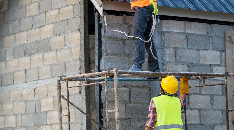 Professional gutter cleaning in Stevinson, CA